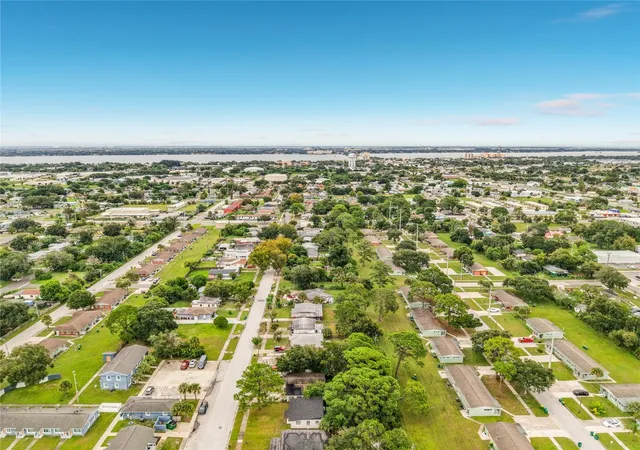 Photo 2 of Single family home for sale at 1127 Grove Ave, Cocoa, FL 32922 | MLS# O6446704 | Listing updated on 2026-10-03