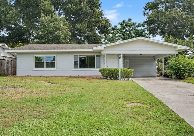 Photo 2 of Single family home for sale at 624 Lake Elizabeth Dr, Winter Haven, FL 33884 | MLS# TB8554269 | Listing updated on 2026-10-02