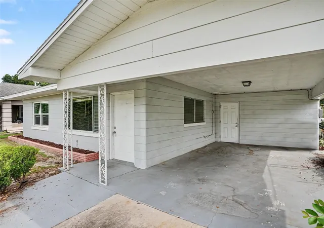 Photo 3 of Single family home for sale at 624 Lake Elizabeth Dr, Winter Haven, FL 33884 | MLS# TB8554269 | Listing updated on 2026-10-02