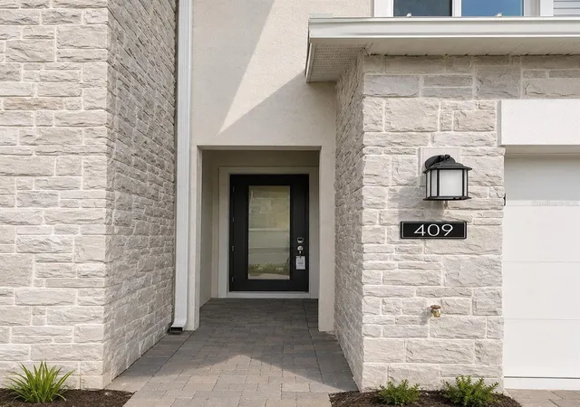 Photo 3 of Townhouse for sale at 409 Bogey Dr, Davenport, FL 33896 | MLS# O6446705 | Listing updated on 2026-10-11