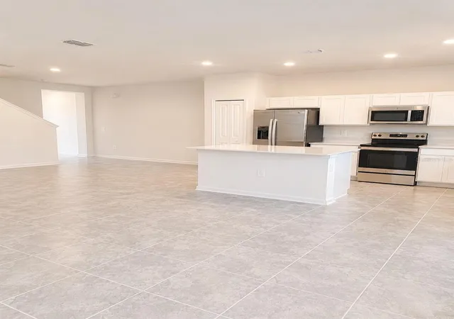 Photo 3 of Townhouse for sale at 409 Bogey Dr, Davenport, FL 33896 | MLS# O6446705 | Listing updated on 2026-10-11