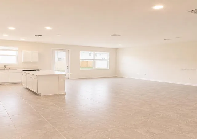 Photo 4 of Townhouse for sale at 409 Bogey Dr, Davenport, FL 33896 | MLS# O6446705 | Listing updated on 2026-10-11