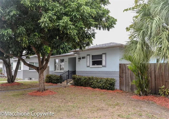 Photo 1 of Single family home for sale at 2827 29th Avenue N, Saint Petersburg, FL 33713 | MLS# L4965509 | Listing updated on 2026-10-03