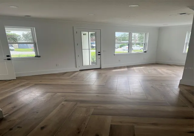 Photo 4 of Single family home for sale at 7113 Turquoise Ln, Orlando, FL 32807 | MLS# O6446708 | Listing updated on 2026-10-02