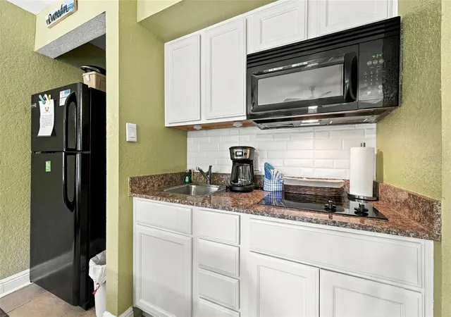 Photo 3 of Condo for sale at 1420 Bayshore Blvd #409, Dunedin, FL 34698 | MLS# TB8554287 | Listing updated on 2026-10-06