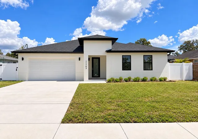 Single family home for sale at 11703 Country Clb Pl, TAMPA, FL 33612 | MLS# O6446721