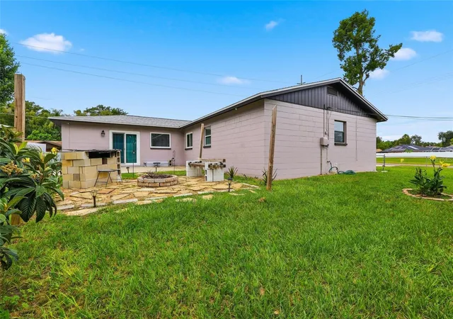 Photo 3 of Single family home for sale at 201 E Wheeler Rd, Seffner, FL 33584 | MLS# TB8554296 | Listing updated on 2026-10-21