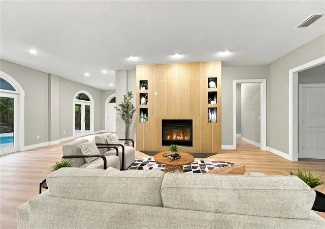 Photo 4 of Single family home for sale at 1055 Edmiston Pl, Longwood, FL 32779 | MLS# O6446736 | Listing updated on 2026-10-08