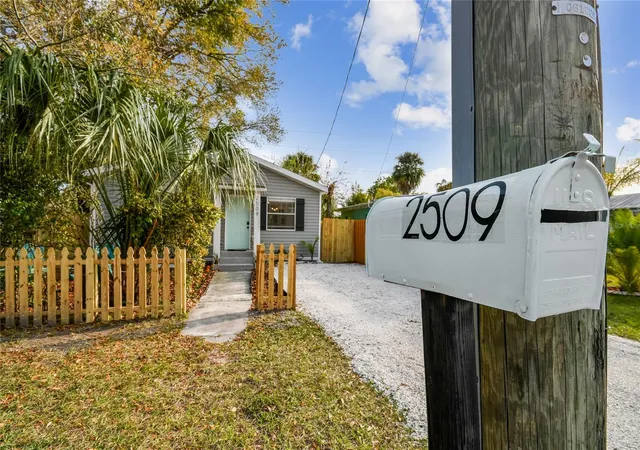 Photo 3 of Single family home for sale at 2509 E 12th Avenue, Tampa, FL 33605 | MLS# TB8554309 | Listing updated on 2026-10-10