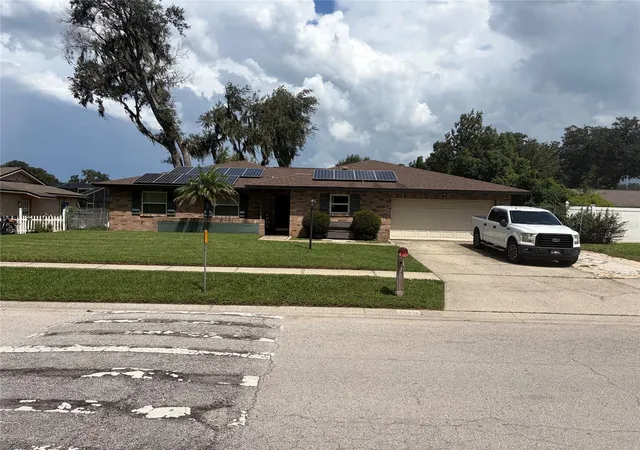 Photo 2 of Single family home for sale at 814 Shangri La Dr, Seffner, FL 33584 | MLS# TB8554310 | Listing updated on 2026-10-02