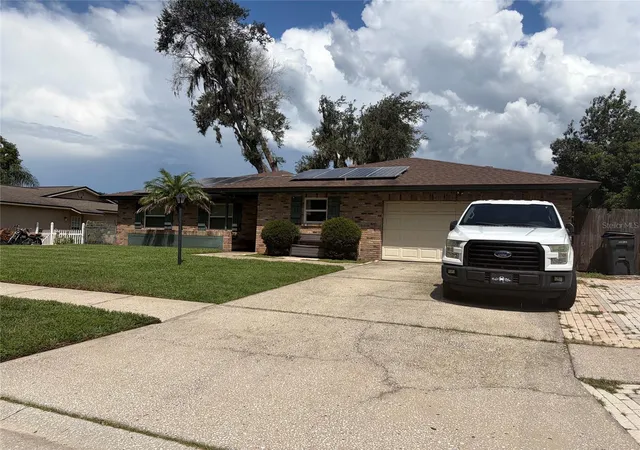 Photo 3 of Single family home for sale at 814 Shangri La Dr, Seffner, FL 33584 | MLS# TB8554310 | Listing updated on 2026-10-09