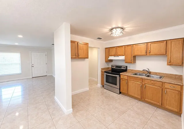 Photo 4 of Single family home for sale at 336 Greens End St, Orlando, FL 32810 | MLS# O6446740 | Listing updated on 2026-10-03