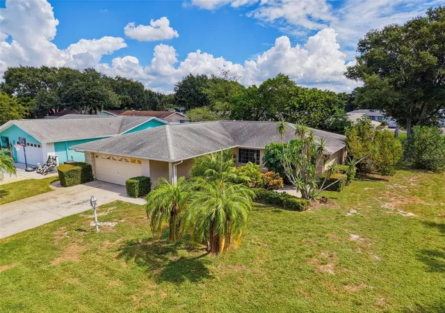 Photo 2 of Single family home for sale at 2580 Windwood Dr, Clearwater, FL 33763 | MLS# TB8554317 | Listing updated on 2026-10-03