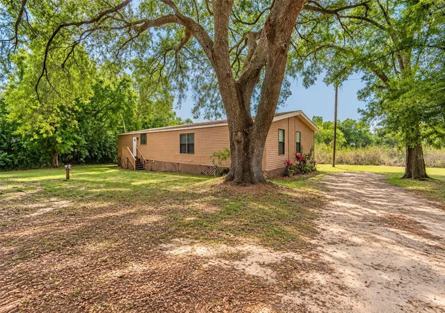 Photo 2 of Manufactured home for sale at 1215 E 149th Avenue, Lutz, FL 33549 | MLS# TB8554321 | Listing updated on 2026-10-11