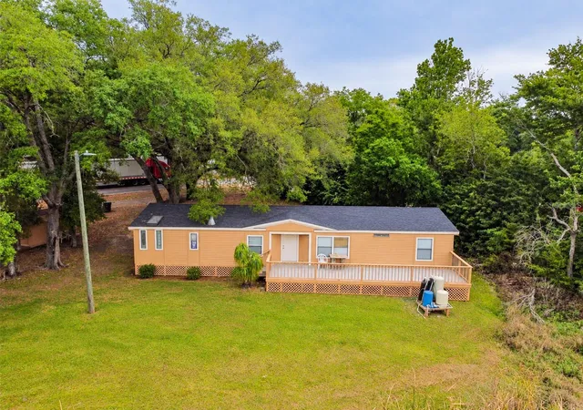 Photo 3 of Manufactured home for sale at 1215 E 149th Avenue, Lutz, FL 33549 | MLS# TB8554321 | Listing updated on 2026-10-11
