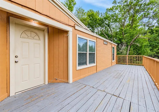 Photo 3 of Manufactured home for sale at 1215 E 149th Avenue, Lutz, FL 33549 | MLS# TB8554321 | Listing updated on 2026-10-11