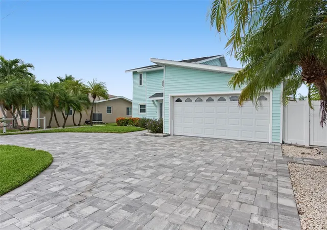 Photo 3 of Single family home for sale at 544 Lillian Dr, Madeira Beach, FL 33708 | MLS# TB8554331 | Listing updated on 2026-10-05