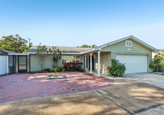 Single family home for sale at 13914 84th Terrace, SEMINOLE, FL 33776 | MLS# TB8554332