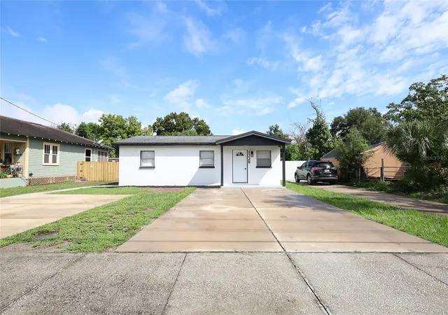 Photo 1 of Single family home for sale at 1328 E Parker St, Lakeland, FL 33801 | MLS# TB8554333 | Listing updated on 2026-10-03