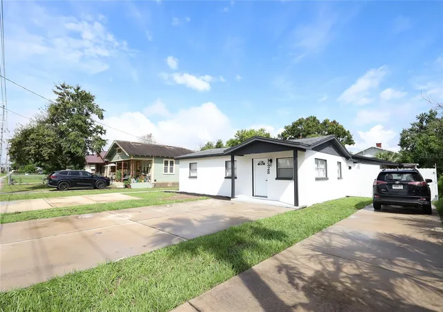 Photo 2 of Single family home for sale at 1328 E Parker St, Lakeland, FL 33801 | MLS# TB8554333 | Listing updated on 2026-10-03