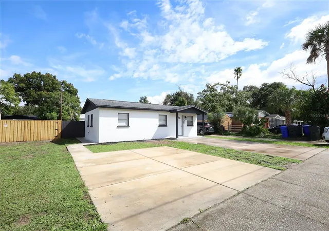 Photo 3 of Single family home for sale at 1328 E Parker St, Lakeland, FL 33801 | MLS# TB8554333 | Listing updated on 2026-10-03