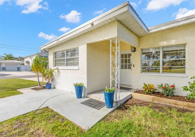 Photo 4 of Single family home for sale at 332 Westwinds Dr, Palm Harbor, FL 34683 | MLS# TB8554334 | Listing updated on 2026-10-07