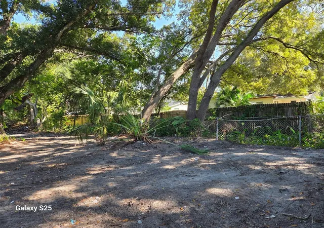 Photo 2 of Single family home for sale at 4044 S Mark Dr, Sarasota, FL 34232 | MLS# C7531489 | Listing updated on 2026-10-03