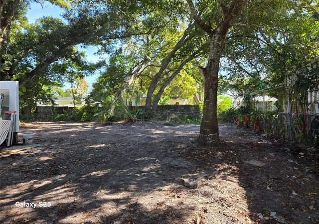 Photo 4 of Single family home for sale at 4044 S Mark Dr, Sarasota, FL 34232 | MLS# C7531489 | Listing updated on 2026-10-03