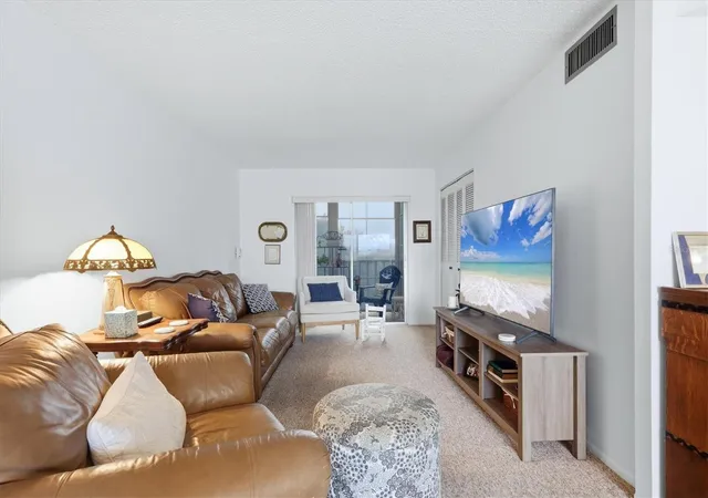 Listing Photo 5 - Condo for sale in building located at 4440 Ironwood Cir, Bradenton, FL 34209 - Unit #409D