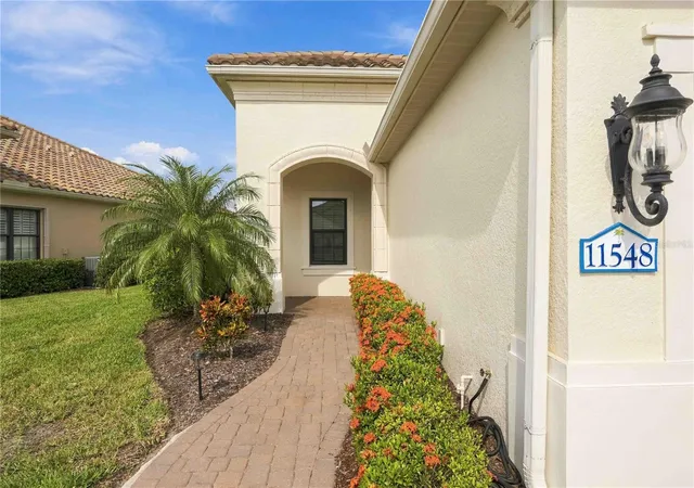 Photo 4 of House for sale at 11548 Okaloosa Dr W, Venice, FL 34293 | MLS# N6146037 | Listing updated on 2026-10-08