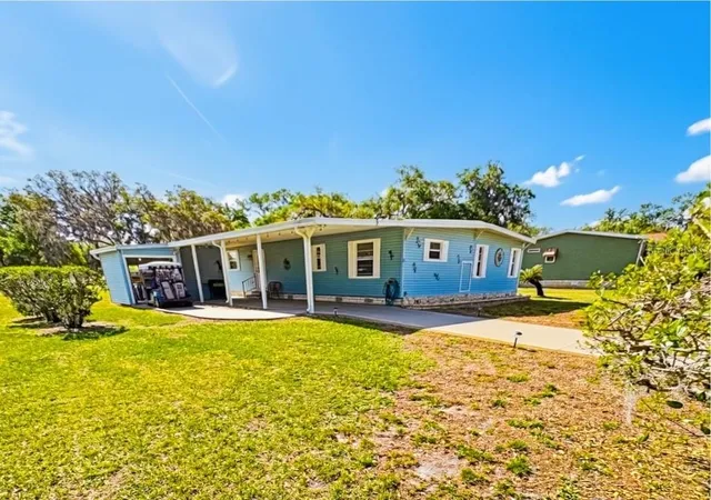 Photo 2 of Manufactured home for sale at 5 Bobwhite Xing, Wildwood, FL 34785 | MLS# G5118547 | Listing updated on 2026-10-03