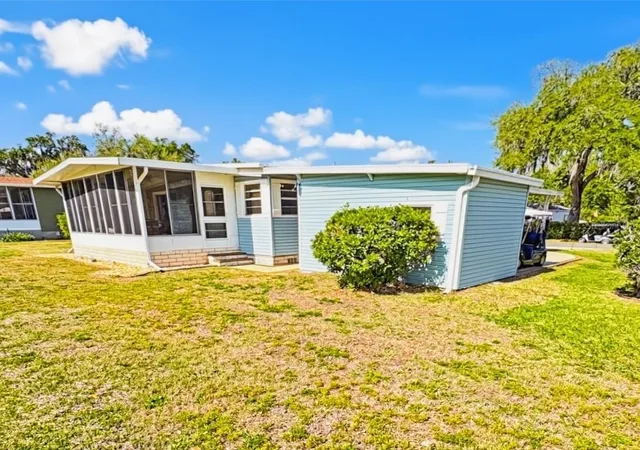 Photo 3 of Manufactured home for sale at 5 Bobwhite Xing, Wildwood, FL 34785 | MLS# G5118547 | Listing updated on 2026-10-03
