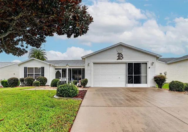 Single family home for sale at 2022 Castano Pl, Lady Lake, FL 32159 | MLS# G5118548