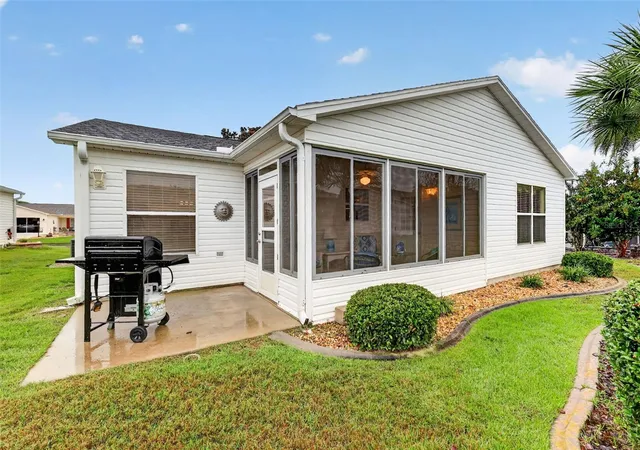 Photo 3 of Single family home for sale at 2022 Castano Pl, Lady Lake, FL 32159 | MLS# G5118548 | Listing updated on 2026-10-09