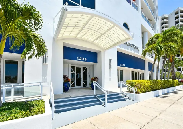 Photo 4 of Condo for sale at 1233 N Gulfstream Ave #1404, Sarasota, FL 34236 | MLS# A4708262 | Listing updated on 2026-10-29