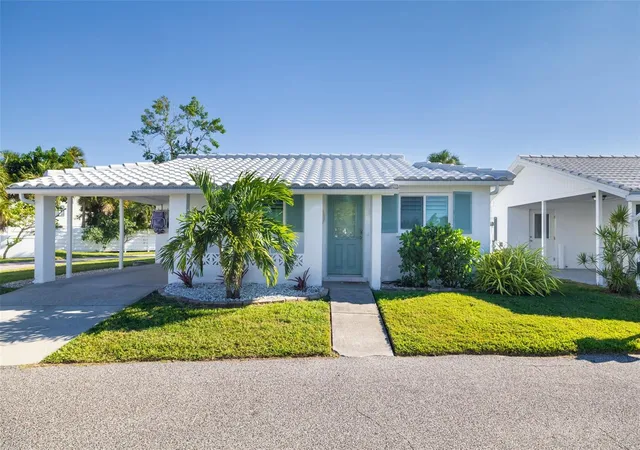 Photo 3 of Condo for sale at 546 Spanish Dr S, Longboat Key, FL 34228 | MLS# A4708263 | Listing updated on 2026-10-06