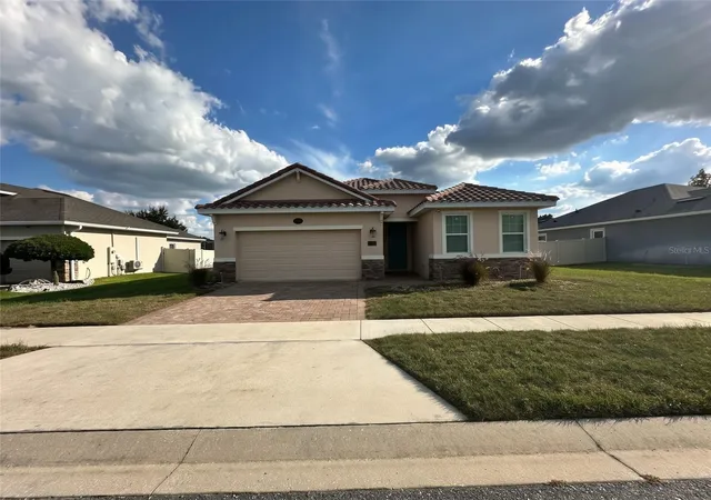 Single family home for sale at 480 Bellissimo Pl, HOWEY IN THE HILLS, FL 34737 | MLS# A4708264