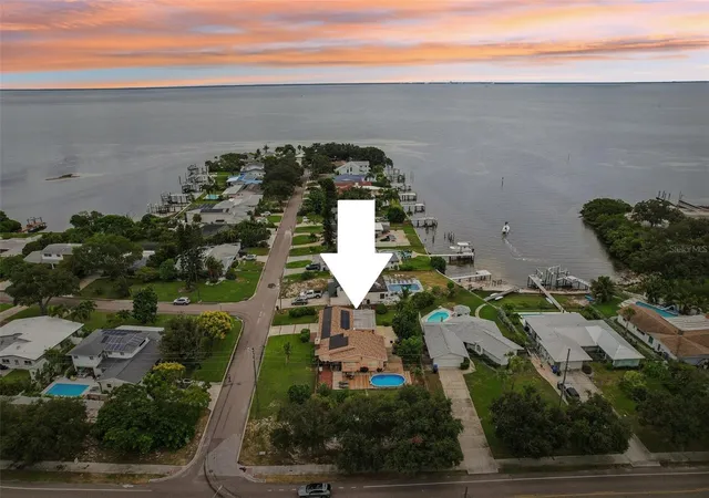 Photo 1 of Single family home for sale at 398 Colony Point Rd S, Saint Petersburg, FL 33705 | MLS# TB8554358 | Listing updated on 2026-10-16