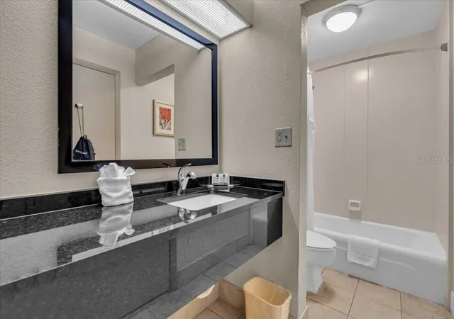 Photo 4 of Condo for sale at 7150 N Tamiami Trl #S615, Sarasota, FL 34243 | MLS# A4708266 | Listing updated on 2026-10-03
