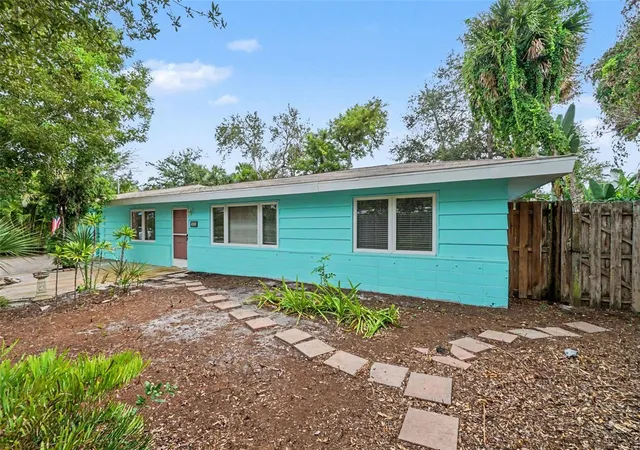 Photo 1 of Single family home for sale at 528 Ralph St, Sarasota, FL 34242 | MLS# TB8554360 | Listing updated on 2026-10-07