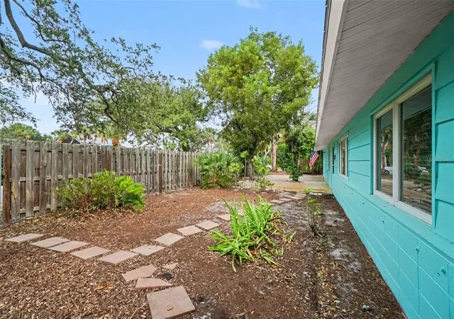 Photo 3 of Single family home for sale at 528 Ralph St, Sarasota, FL 34242 | MLS# TB8554360 | Listing updated on 2026-10-07