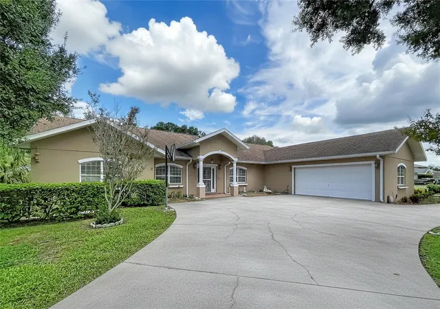 Photo 1 of Single family home for sale at 1348 Edgewater Beach Dr, Lakeland, FL 33805 | MLS# TB8554361 | Listing updated on 2026-10-29