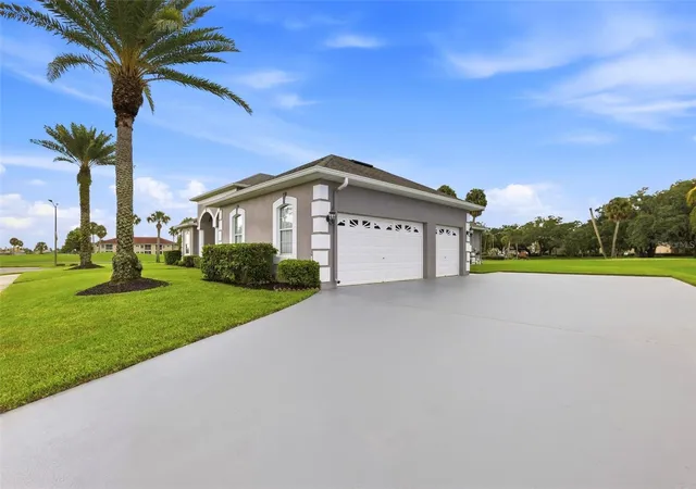 Photo 3 of Single family home for sale at 2200 Tournament Ct, Kissimmee, FL 34746 | MLS# O6446785 | Listing updated on 2026-10-07