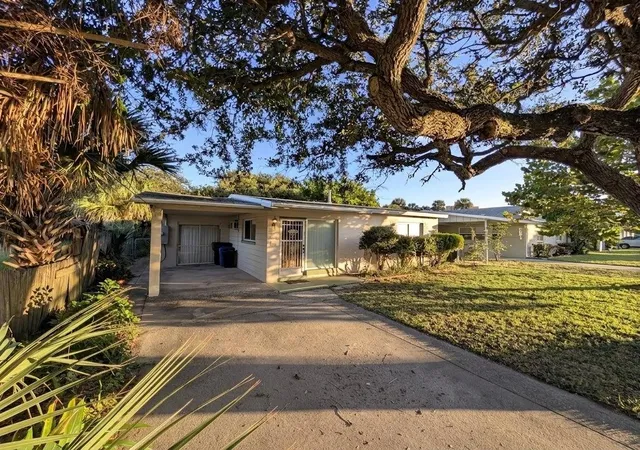 Single family home for sale at 824 E 9th Avenue, NEW SMYRNA BEACH, FL 32169 | MLS# A4708272