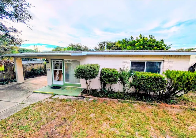 Photo 1 of Single family home for sale at 824 E 9th Avenue, New Smyrna Beach, FL 32169 | MLS# A4708272 | Listing updated on 2026-10-08