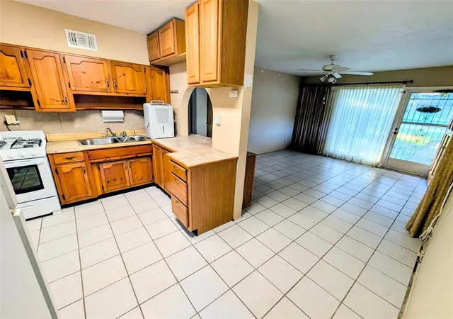 Photo 3 of Single family home for sale at 824 E 9th Avenue, New Smyrna Beach, FL 32169 | MLS# A4708272 | Listing updated on 2026-10-08