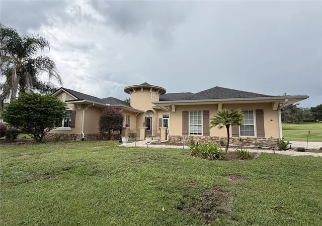 Single family home for sale at 39539 Harbor Hills Blvd, LADY LAKE, FL 32159 | MLS# G5118553