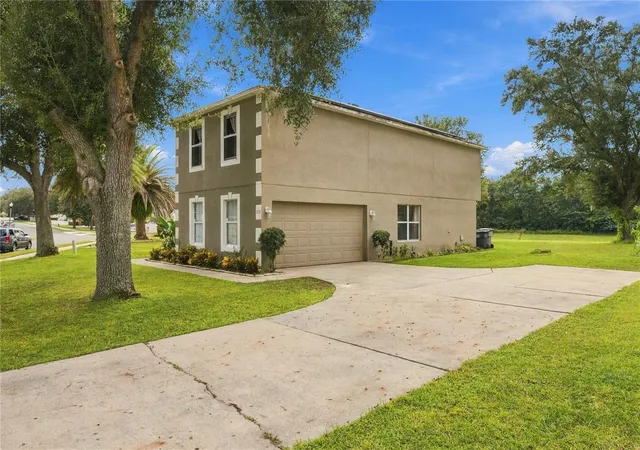 Photo 2 of Single family home for sale at 2818 Sheila Dr, Apopka, FL 32712 | MLS# O6446791 | Listing updated on 2026-10-06
