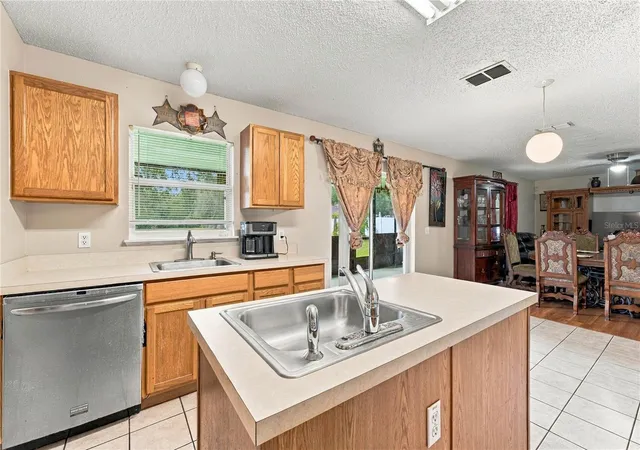 Photo 3 of Single family home for sale at 2818 Sheila Dr, Apopka, FL 32712 | MLS# O6446791 | Listing updated on 2026-10-06