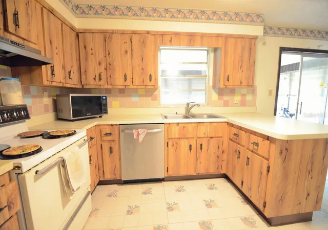 Photo 2 of Single family home for sale at 155 NE 43rd Avenue, Ocala, FL 34470 | MLS# G5118555 | Listing updated on 2026-10-06